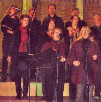 Der Gospelchor „Voice“ war aus Herdecke fr das Benefizkonzert angereist. Foto: Lucas (links)